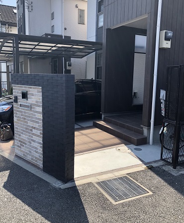 ご家族の動線とプライバシーを守る玄関アプローチ